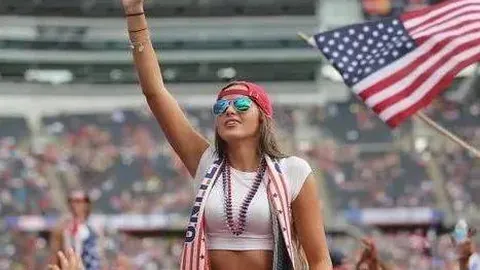 “2025年澳网WTA新赛季启幕，郑钦文华丽亮相，环球时报独家报道”